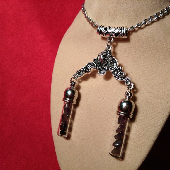 Tibetan Silver Necklace with Dark Amethyst in Double Vials - Picture 3 of 4